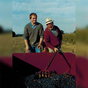Vieille photographie de Paul et Gérard Bougès faisant les vendanges dans les années 80